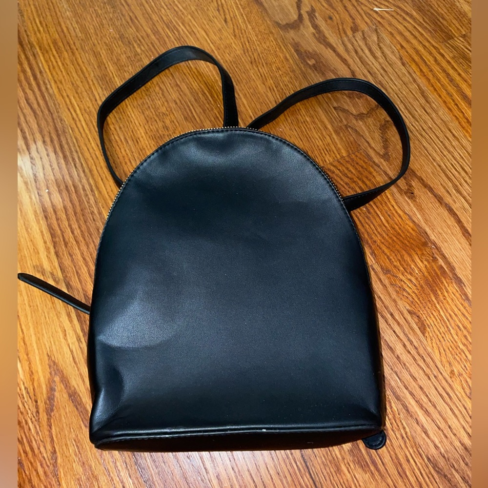Multi-Pocket Black Simple Backpack - image 1